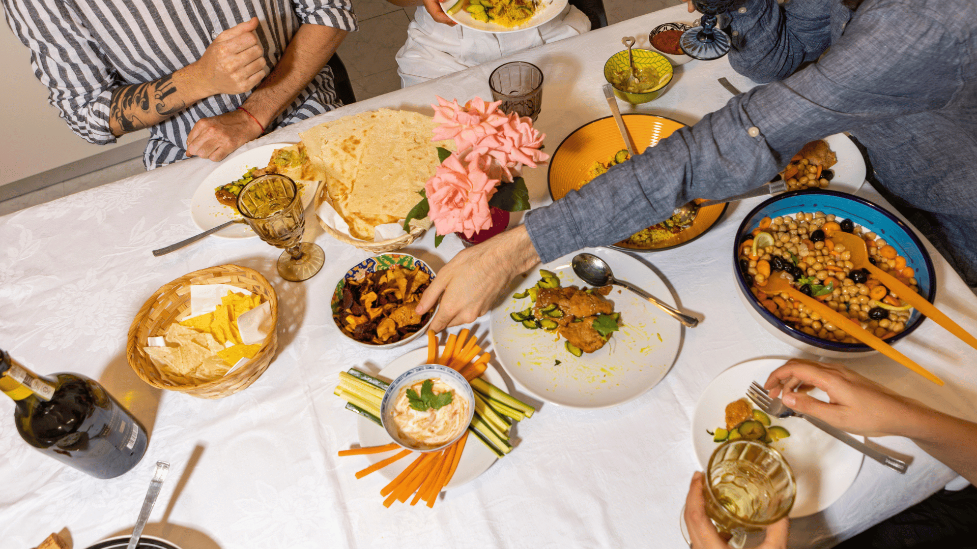 A group chat on a phone transforming into an organized shared meal plan on Mealmento