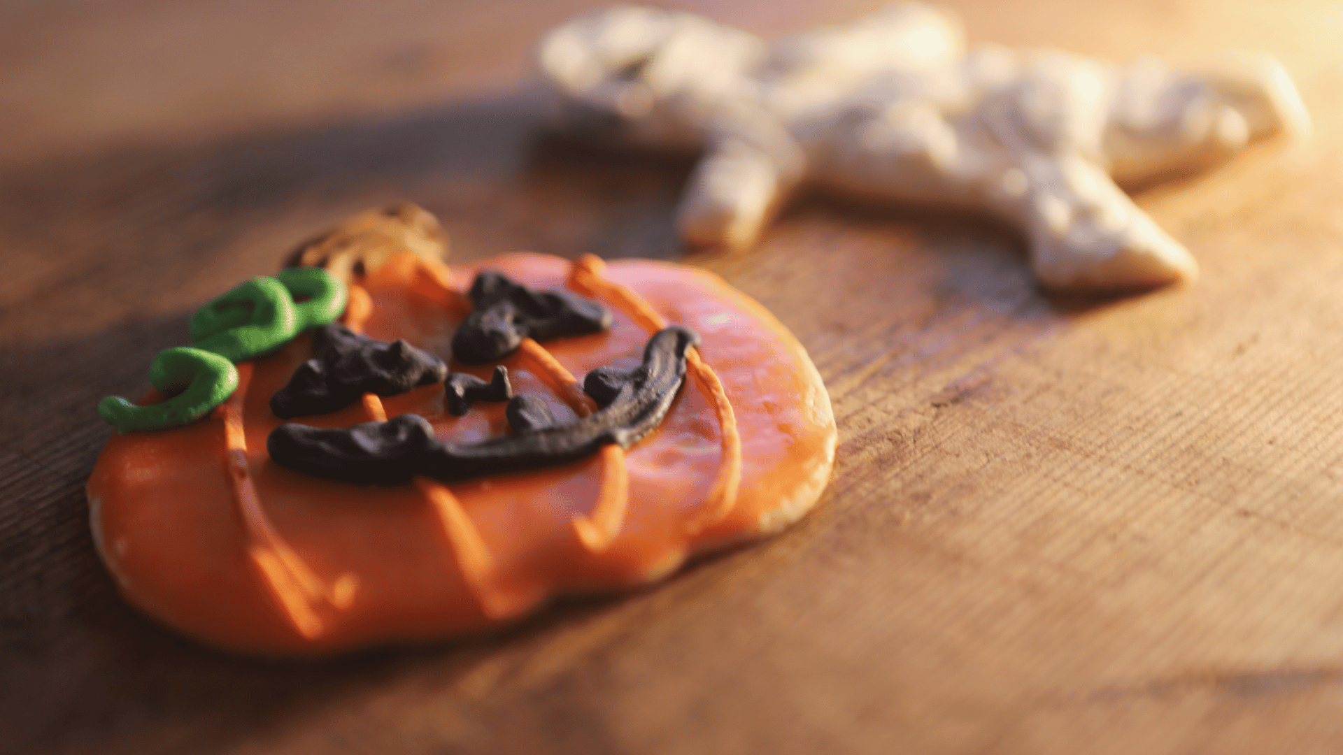 Family decorating Halloween cookies and caramel apples together using Mealmento