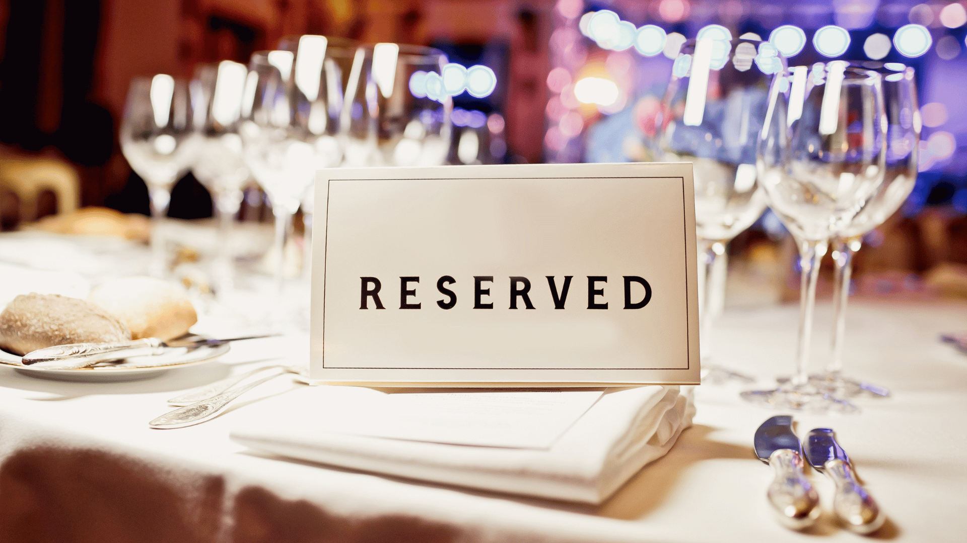 A cozy food community table symbolizing Mealmento’s private tables feature